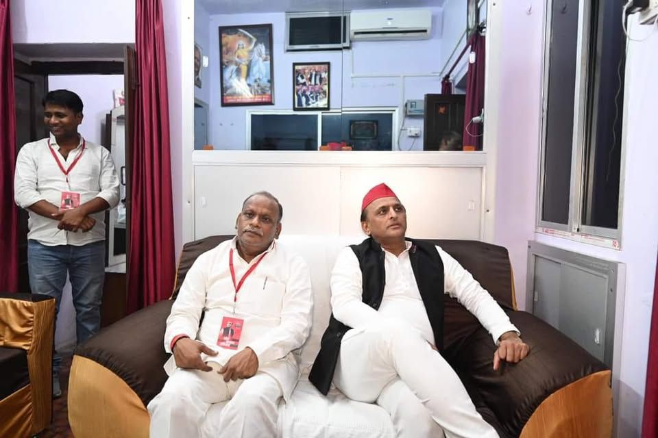 नाम-
चंद्र प्रकाश लोधीपद-
विधायक (समाजवादी</