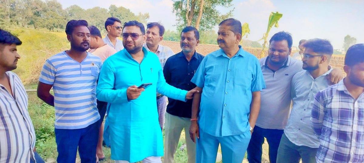 नाम-
वीर
विक्रम सिंह 
पद-
विधायक (बीजेपी</