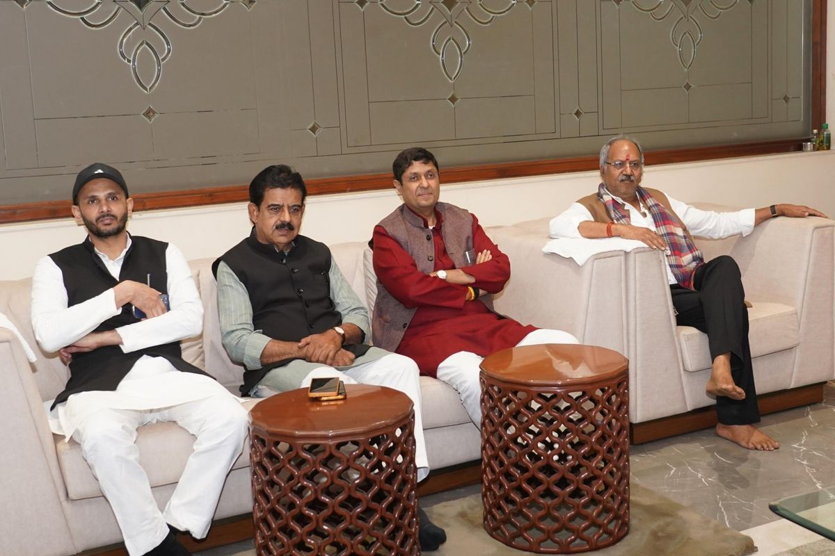 नाम- उज्ज्वल रमण सिंह
पद- विधायक (