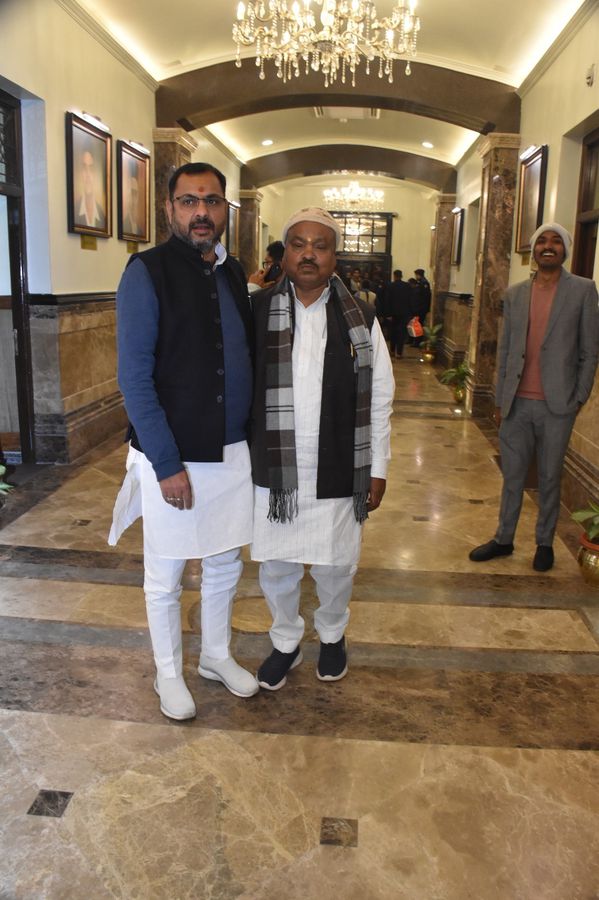 नाम- राम फेरन पद- विधायक (बीजेपी), श्रावस्ती, उत्तरप्रदेश नवप्रर्वतक कोड- 71189516