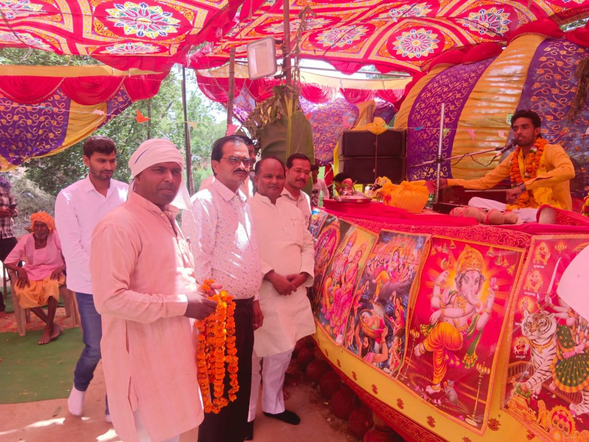 नाम- बृजेश कठेरिया पद- विधायक(सपा