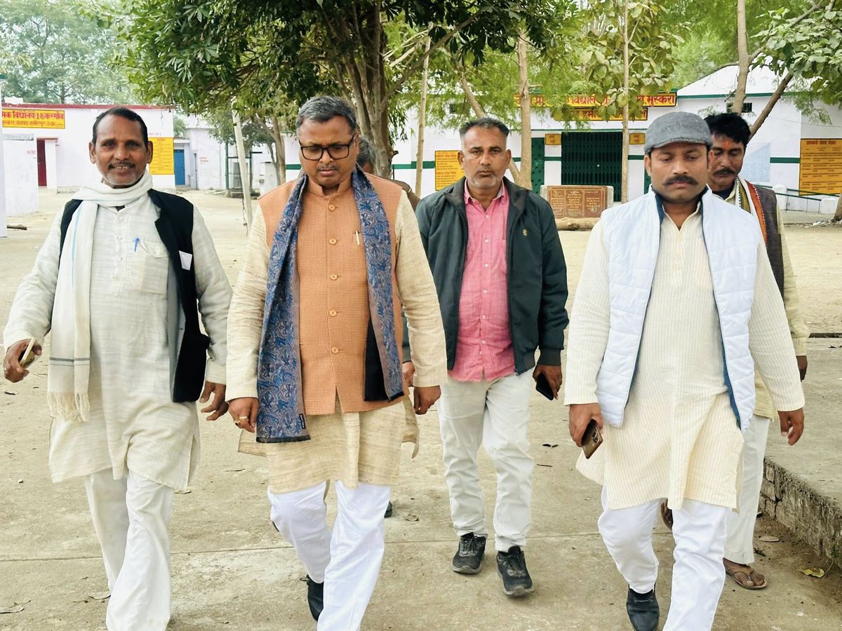 नाम- मनोज कुमार प्रजापति 
पद- विधायक(<