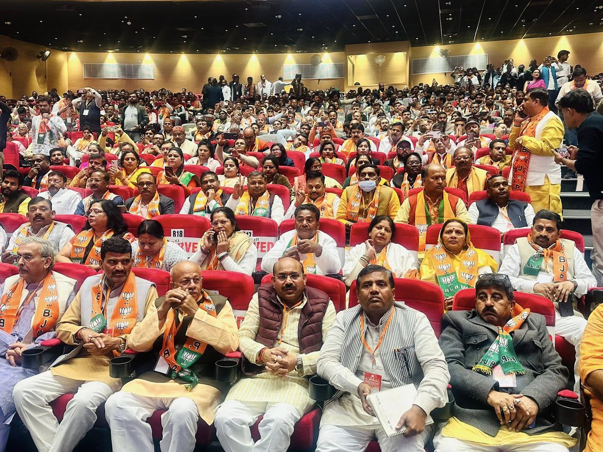 नाम- मनोज कुमार प्रजापति 
पद- विधायक(<