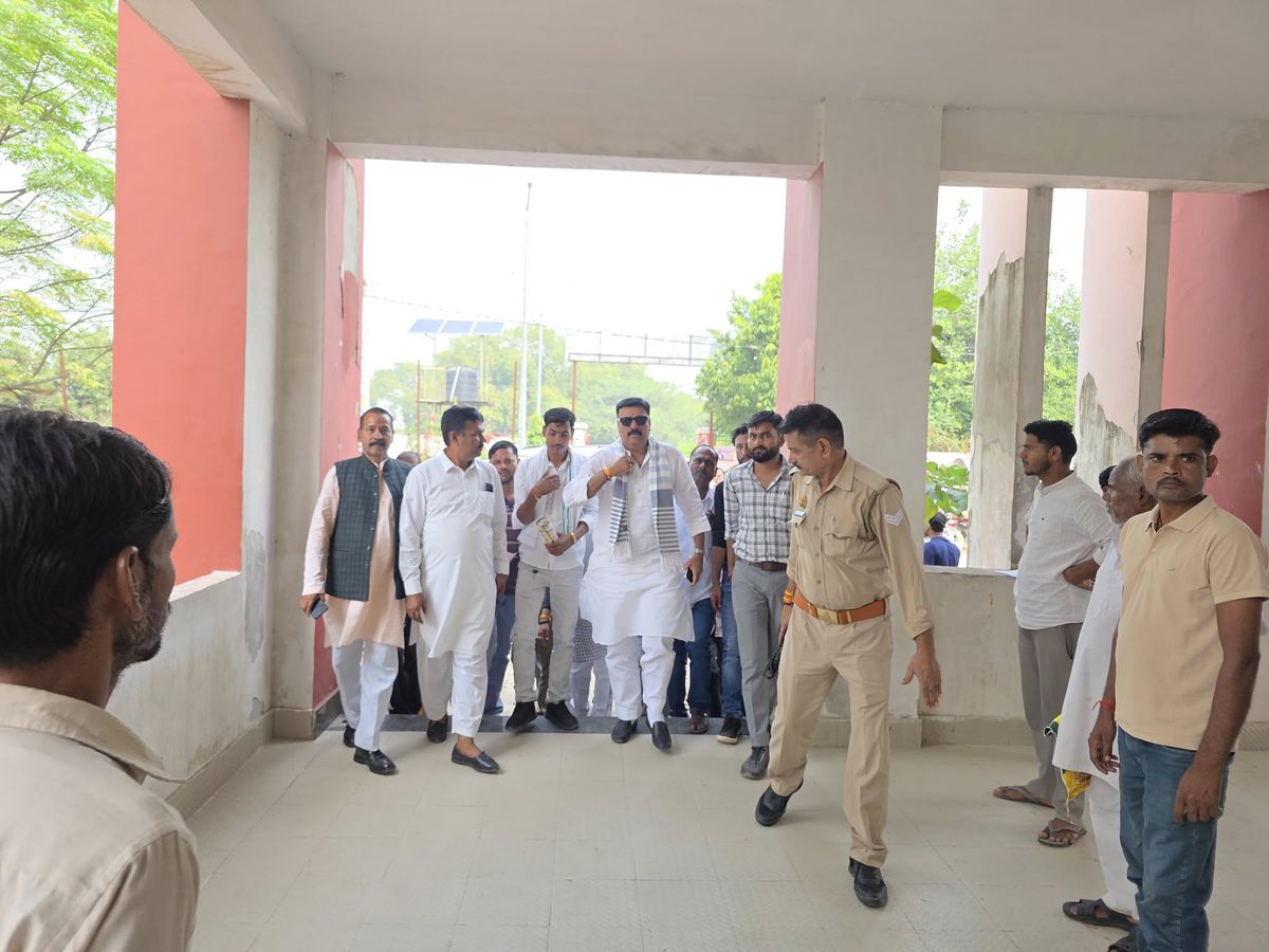 नाम-
शशांक त्रिवेदी पद-
विधायक (बीजेपी), <