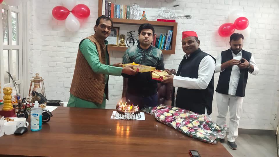 नाम- बृजेश कठेरिया पद- विधायक(सपा