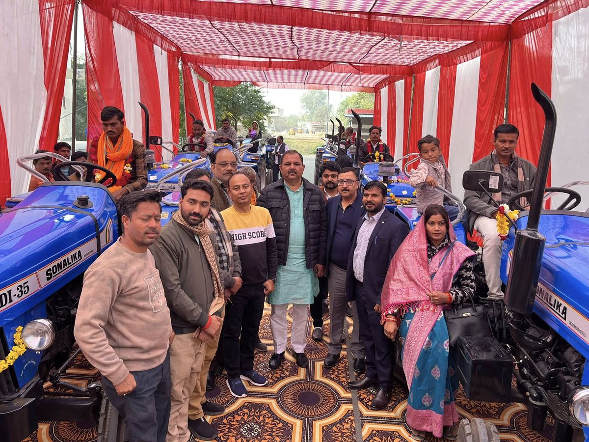 नाम- रवि शर्मा
पद- विधायक(बीजेपी ),
झांसी नगर,
उत्तर प्रदेश
नवप्रर्वतक कोड- 71189419