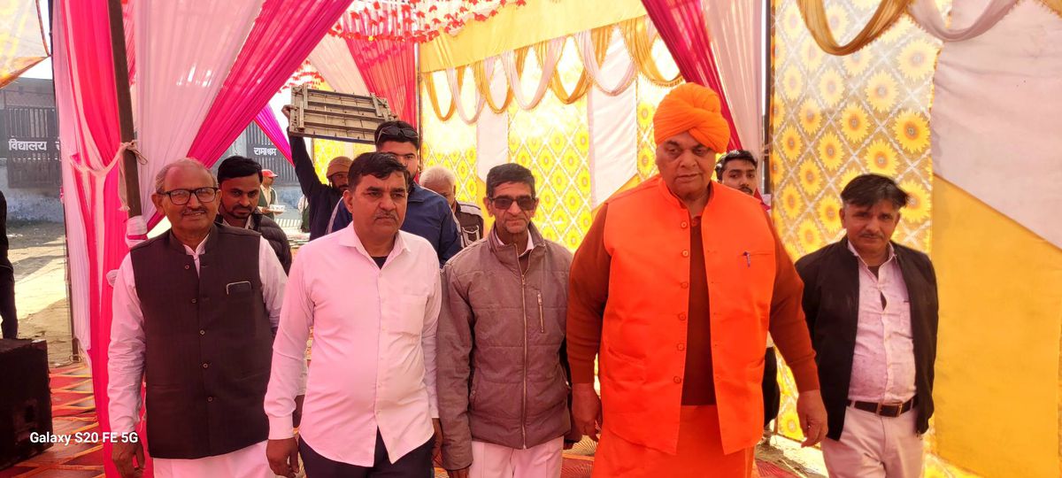 नाम- स्वामी ओमवेश
पद- विधायक(सपा),