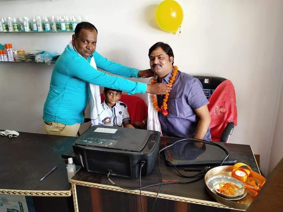 नाम-
सौरभ
सिंह
पद-
विधायक(भाजपा),
कस्ता(खीरी), उत्तरप्रदेश
नवप्रर्वतक कोड- 71189432<