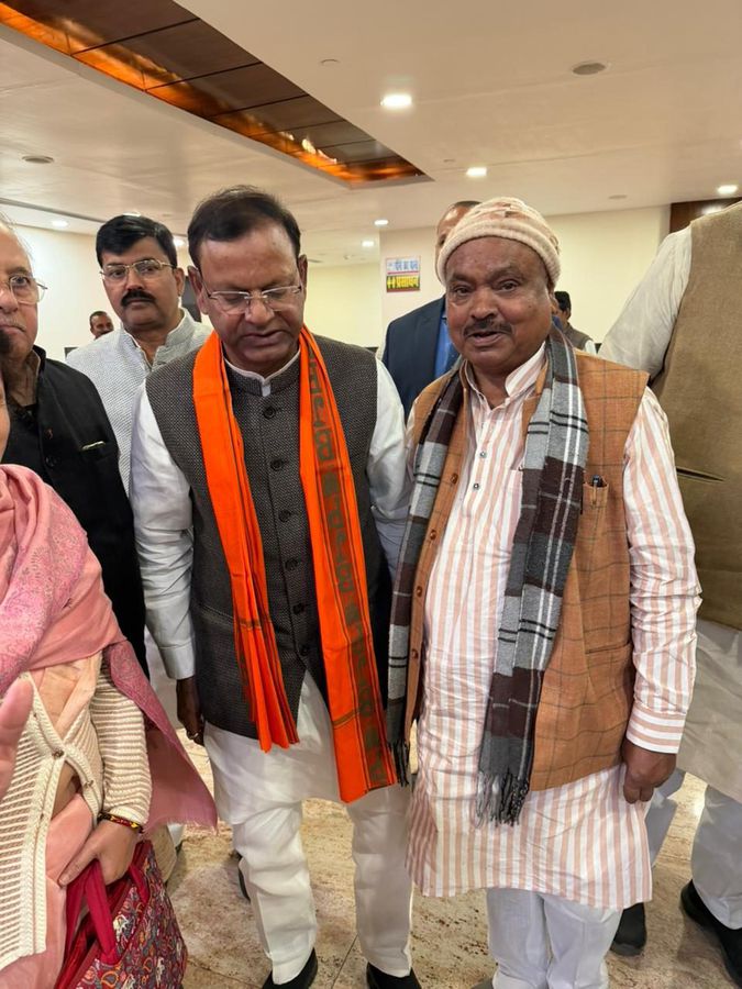 नाम- राम फेरन पद- विधायक (बीजेपी), श्रावस्ती, उत्तरप्रदेश नवप्रर्वतक कोड- 71189516