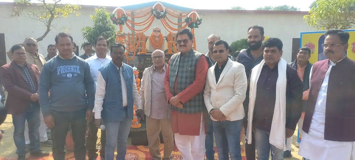 नाम: अवधेश
कुमार सिंह
पद: विधायक (भ