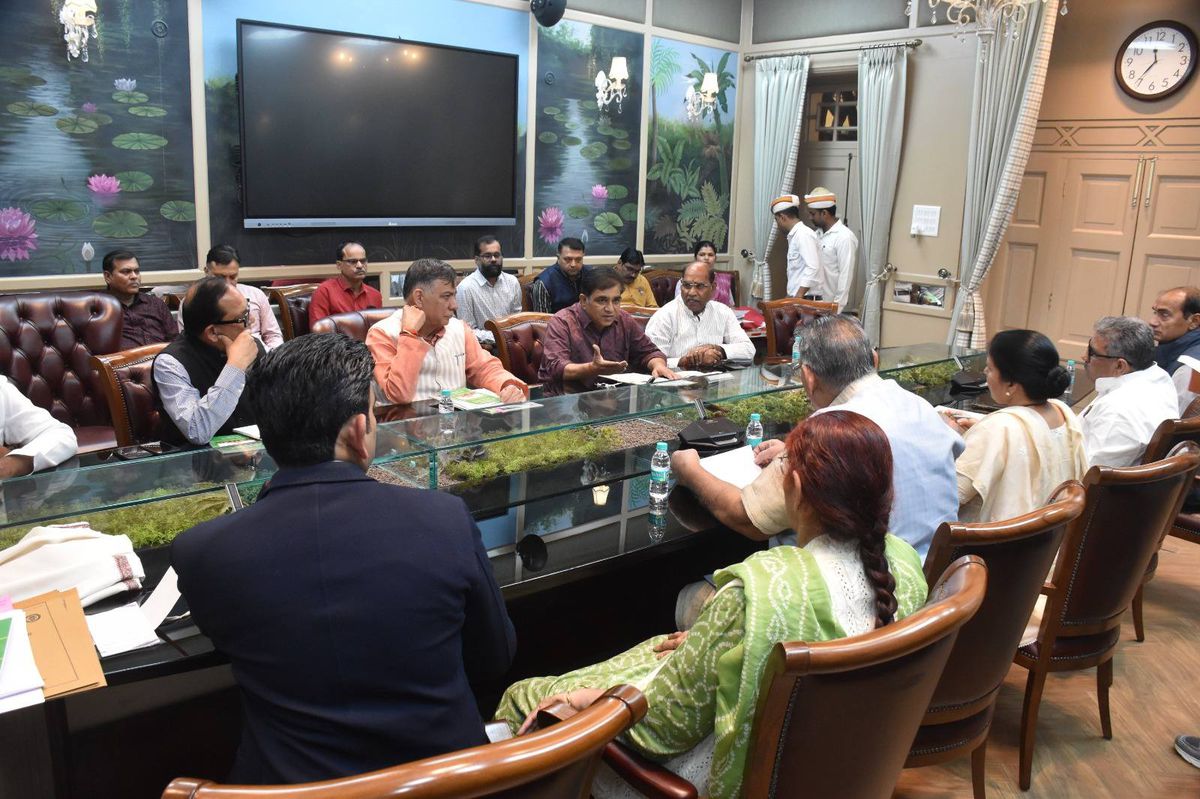 नाम-
सुनील दत्त द्विवेदी 
पद-
विधायक(<