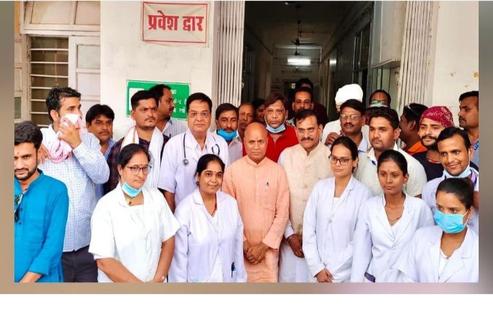 खजुराहो के सामुदायिक स्वास्थ्य केंद्र पहुंचे केन्द्रीय इस्पात मंत्री, पीएम मातृत्व वंदना योजना के सफ