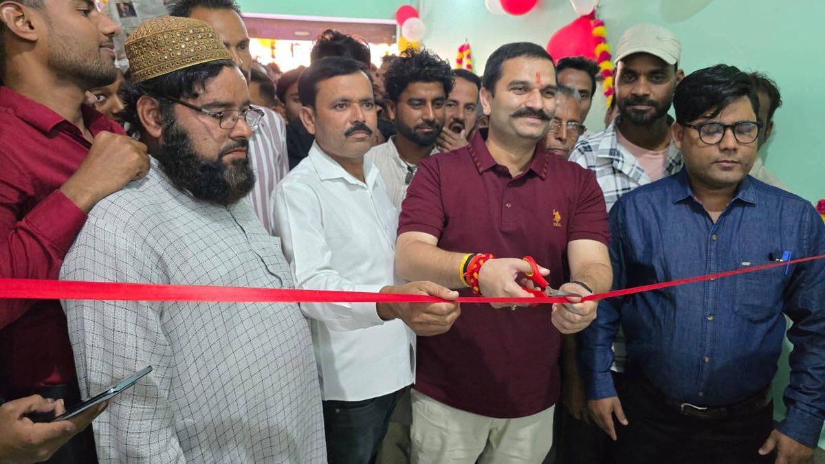 नाम-
अमन
अरविन्द गिरी 

पद-
विधायक(भाजपा</