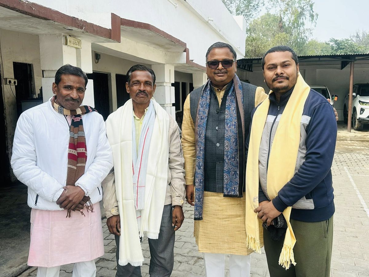 नाम- मनोज कुमार प्रजापति 
पद- विधायक(<