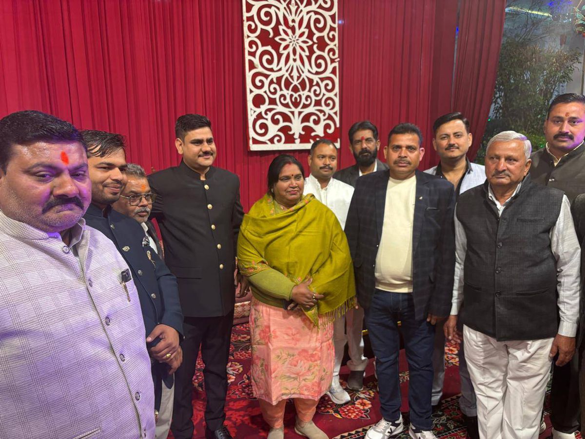 नाम-  सरोज कुरील 
पद- विधायक अपना <