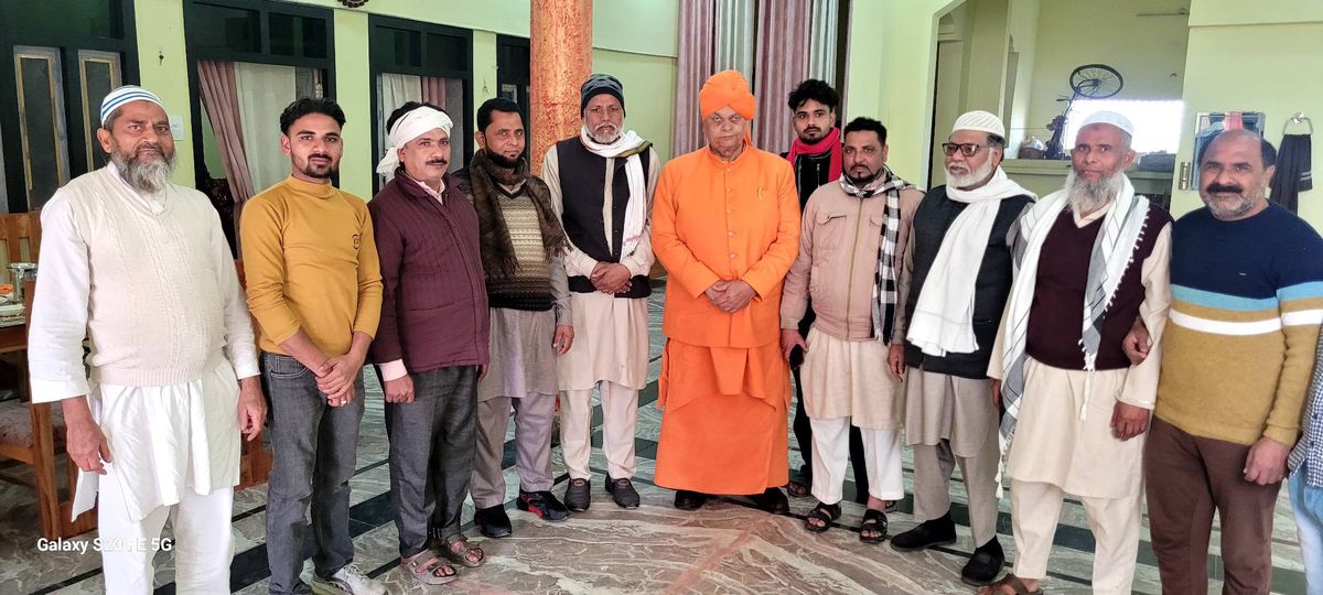 नाम- स्वामी ओमवेश 
पद- विधायक(सपा),