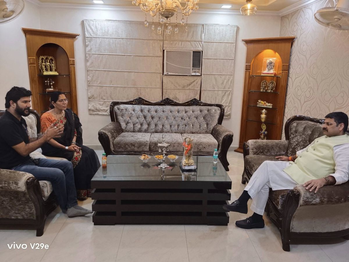 नाम-
रितेश कुमार गुप्ता 
पद-
विधायक (भाजपा