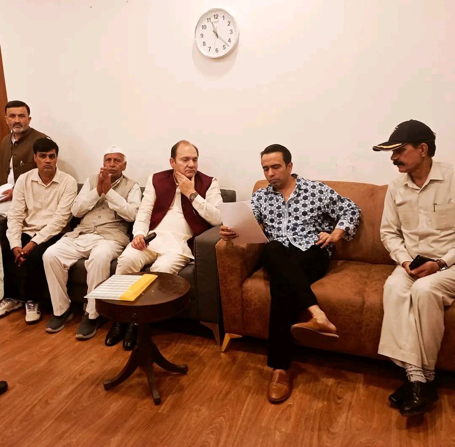 नाम- अशरफ अली खान
पद- विधायक(आरएलडी