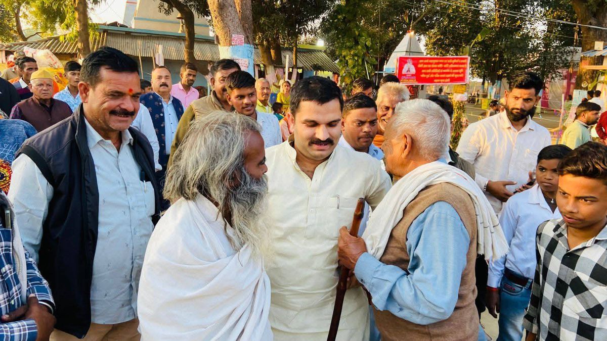 नाम-
अमन
अरविन्द गिरी
पद-
विधायक(भाजपा</