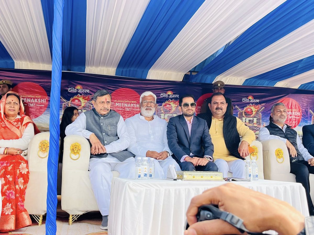 नाम- रवि शर्मा
पद- विधायक(बीजेपी ),
झांसी नगर,
उत्तर प्रदेश
नवप्रर्वतक कोड- 71189419