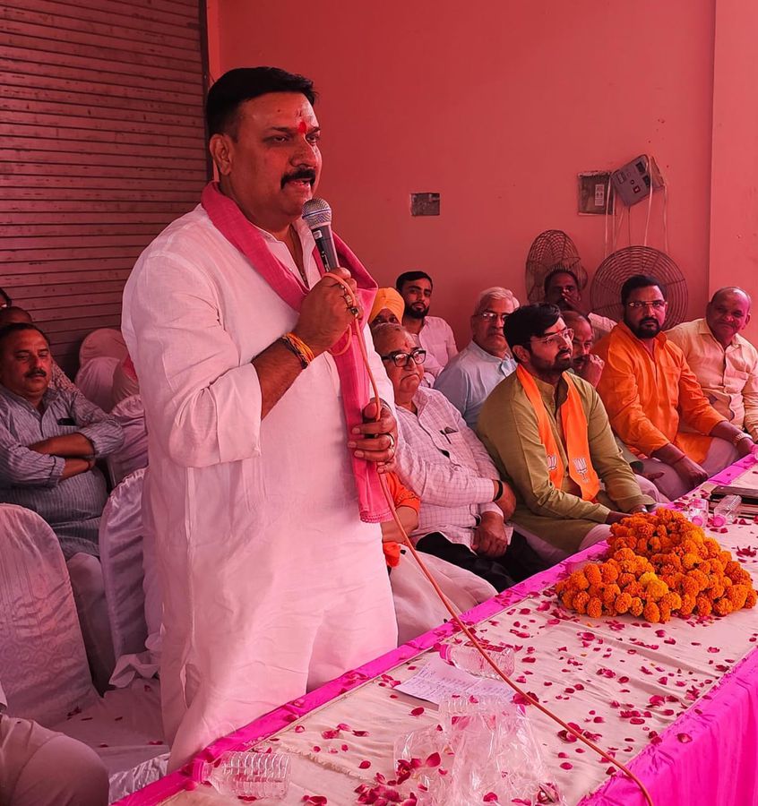 नाम-
शशांक त्रिवेदी पद-
विधायक (बीजेपी), <