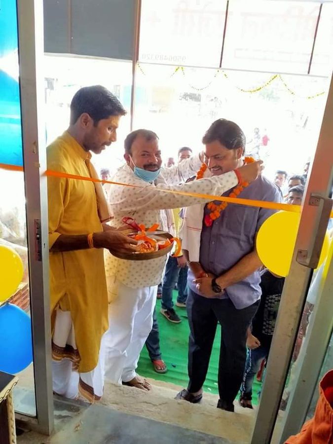 नाम-
सौरभ
सिंह
पद-
विधायक(भाजपा),
कस्ता(खीरी), उत्तरप्रदेश
नवप्रर्वतक कोड- 71189432<