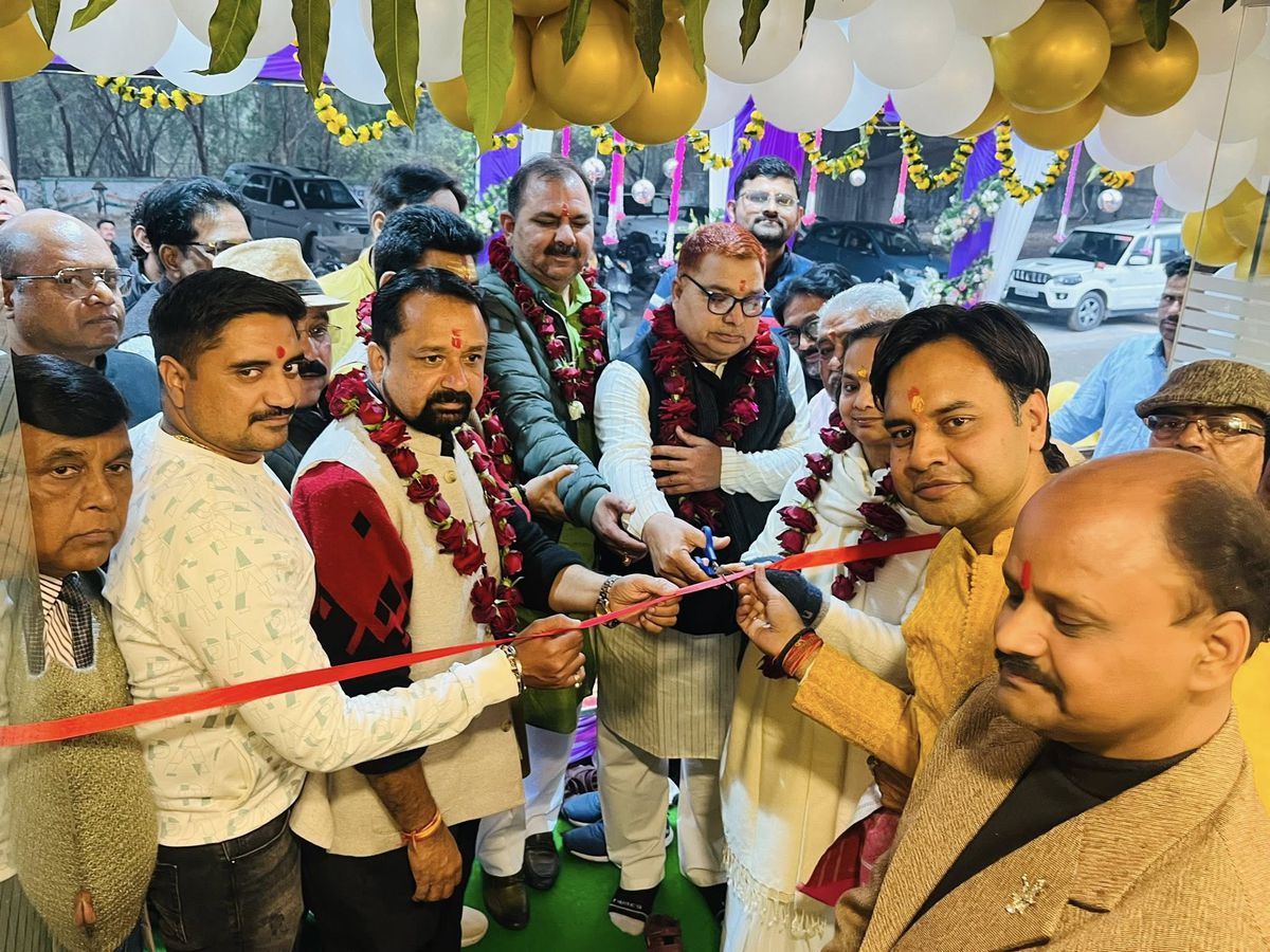 नाम- रवि शर्मा
पद- विधायक(बीजेपी ),
झांसी नगर,
उत्तर प्रदेश
नवप्रर्वतक कोड- 71189419