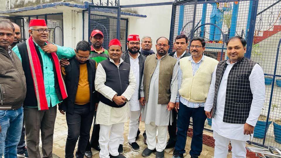 नाम- बृजेश कठेरिया पद- विधायक(सपा