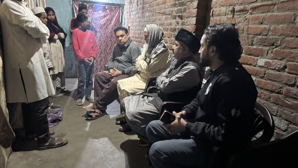 नाम- आशु मलिक
पद- विधायक(सपा), सहारनपुर