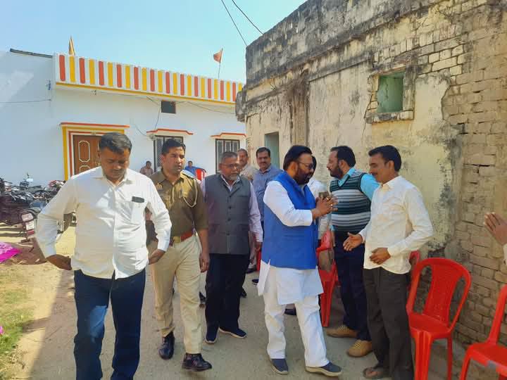 नाम- मनोज कुमार पारस
पद- विधायक(सपा