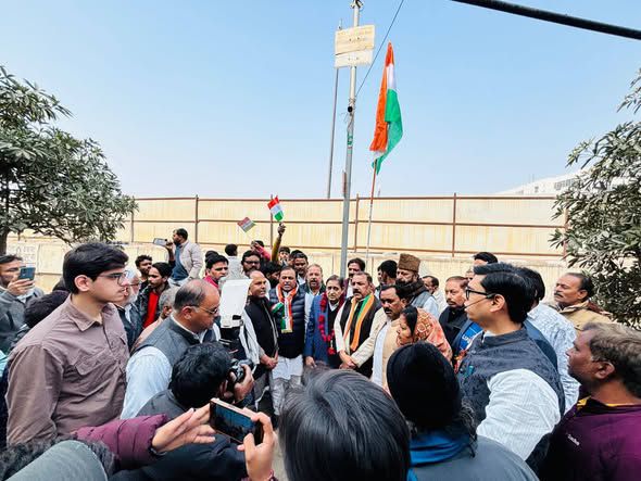 नाम-
मोहम्मद हसन “रूमी”

पद-
विधायक(