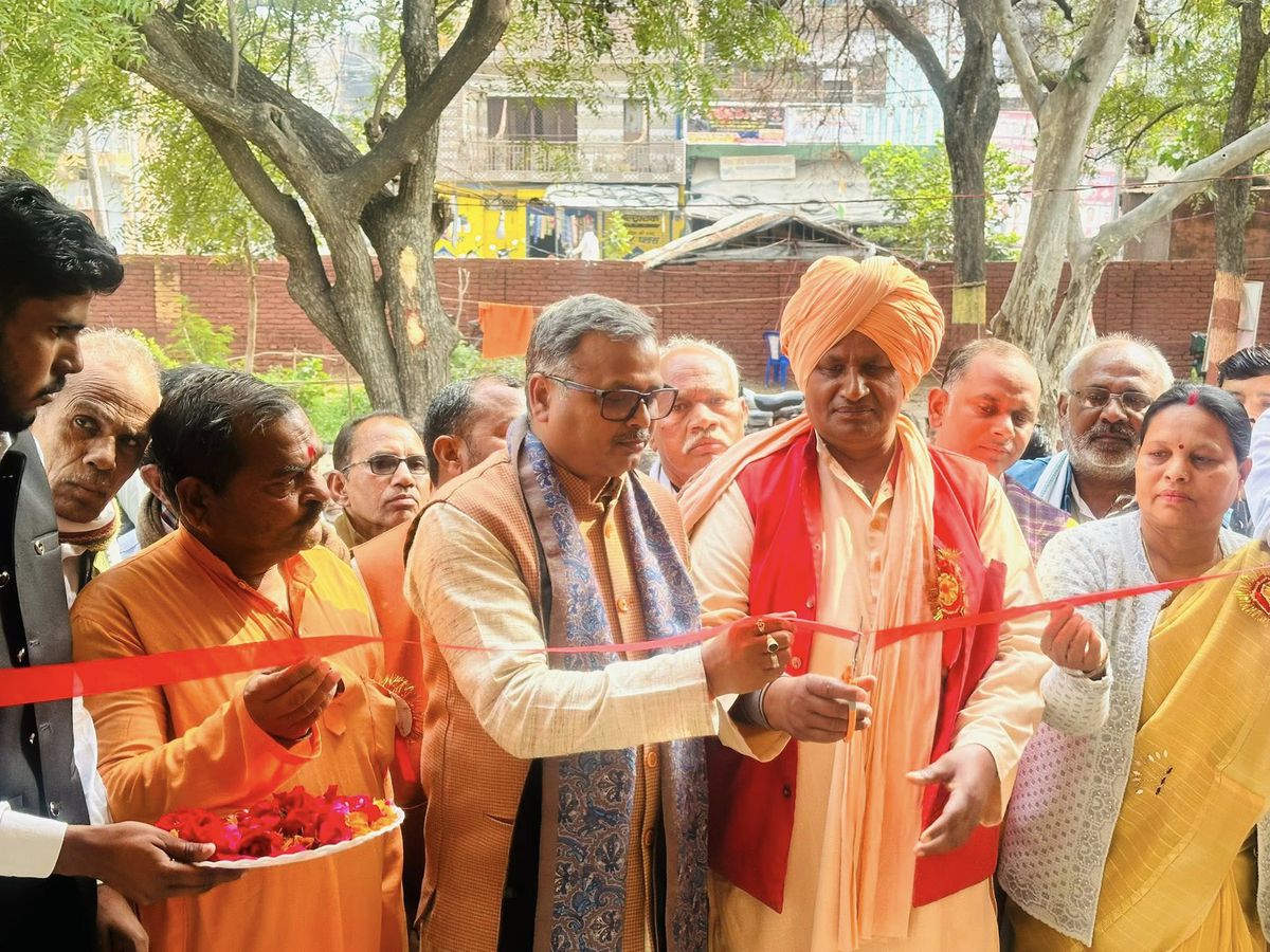 नाम- मनोज कुमार प्रजापति 
पद- विधायक(<