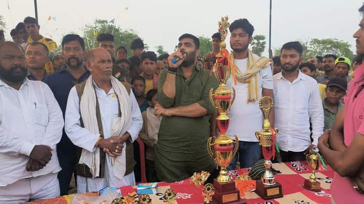 महुआरी गांव में सह पुरस्कार वितरण समारोह का आयोजन करके विजेता टीम को किया पुरस्कृत- बीते दिव