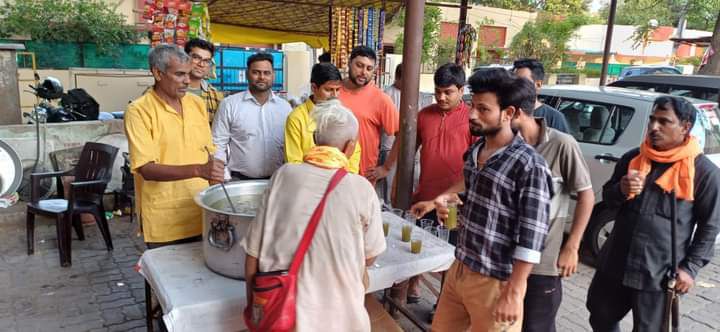 लखनऊ इंदिरा नगर स्थित श्री बालाजी शक्तिपीठ भूतनाथ मंदिर में किया प्रसाद एवं आम के पने का वितरण-हाल ह