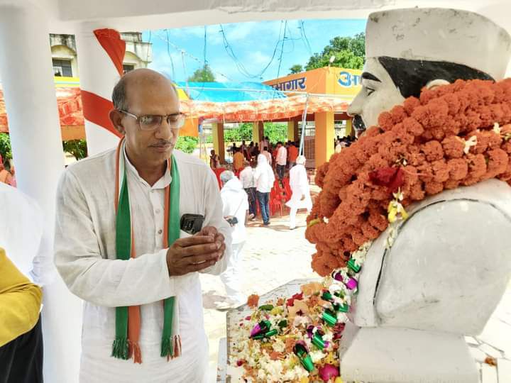 गाज़ीपुर के कांग्रेस कार्यालय पर अष्ट शहिदों की "श्रद्धांजलि जनसभा" का किया आयोजन-बीते दिवस