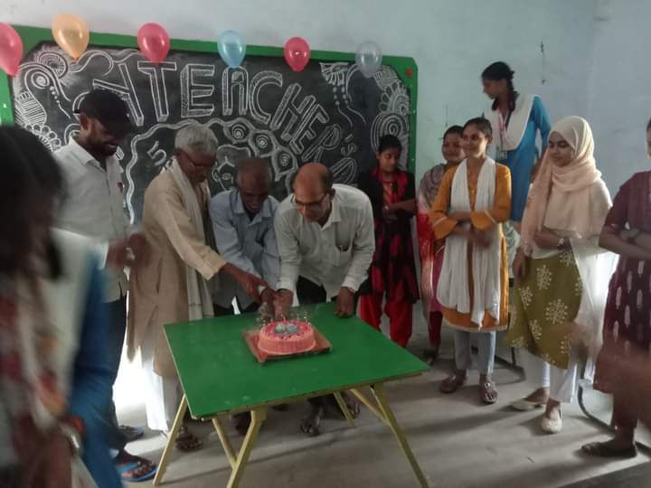 गाज़ीपुर रूहीपुर स्थित श्री जानकी इंटर कॉलेज में ''शिक्षक दिवस समारोह'' का किया गया आयोजन-हाल ही मे