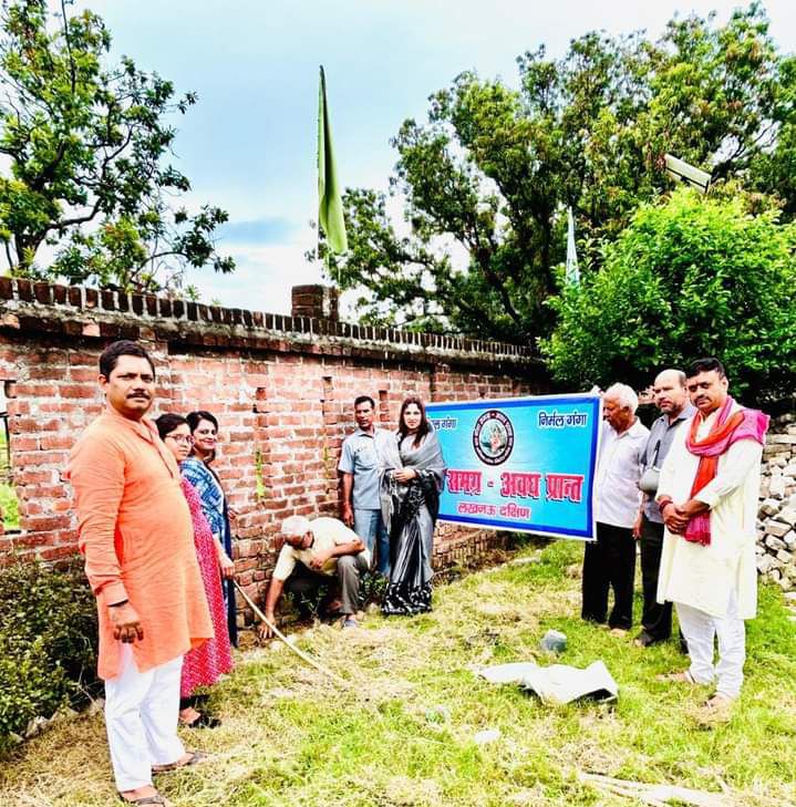 सूर्यांश पब्लिक स्कूल के किनारे तालाब के चारो तरफ़,छठ घाट के निकट "वृक्षारोपण कार्यक्रम" का किया आयो