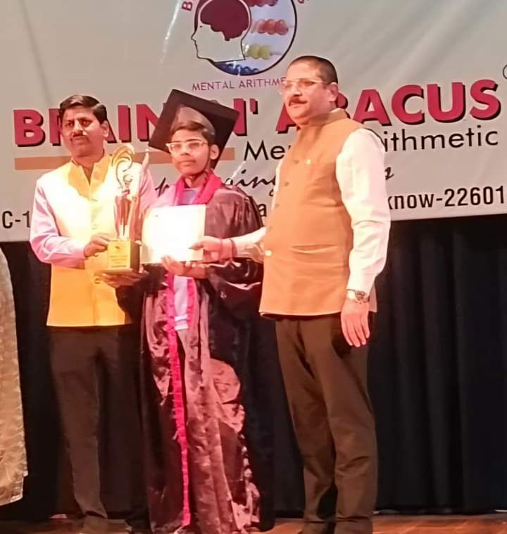 इंदिरा नगर लखनऊ में मेंटल अर्थमेटिक अबेकस समारोह में, छात्र-छात्राओं को किया पुरस्कार वितरित-इंदिरा 