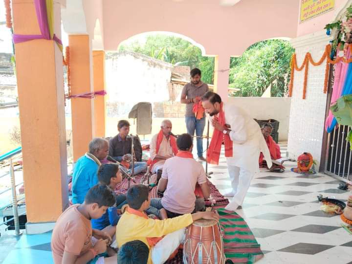 सकरा मझौलिया राधा कृष्ण शिवमंदिर में, श्री राम के अष्टयाम पूजन कार्यक्रम में किया सहयोग-17 अप्रैल दि