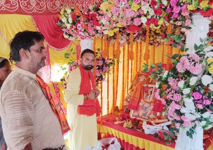 सकरा निवासी के निवास पर आयोजित सुंदरकांड एवं महायज्ञ में सम्मिलित होकर किया सहयोग-हाल ही में लोकसभा 