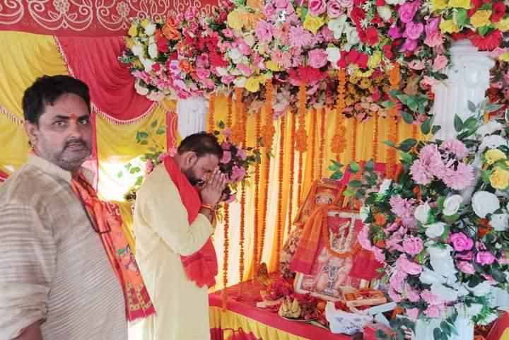 सकरा निवासी के निवास पर आयोजित सुंदरकांड एवं महायज्ञ में सम्मिलित होकर किया सहयोग-हाल ही में लोकसभा 