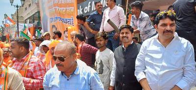 लखनऊ में हुआ राजनाथ सिंह के नामांकन कार्यक्रम का आयोजन, रैली में हुए शामिल