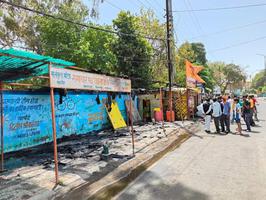 इंदिरा नगर समाचार पत्र विक्रेताओं की अस्थाई टीन में लगी आग, मौके पर पहुंचे दिलीप श्रीवास्तव