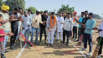 भभुआ प्रखंड चांदोरुईया गांव में, क्रिकेट टूर्नामेंट प्रतियोगिता का किया उद्घाटन