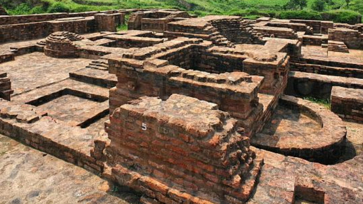 कौशांबी: प्राचीन भारत की बौद्ध नगरी, जहाँ इतिहास साँस लेता है
उत्तर प्रदेश के इलाहाबाद (प्रयागराज) म
