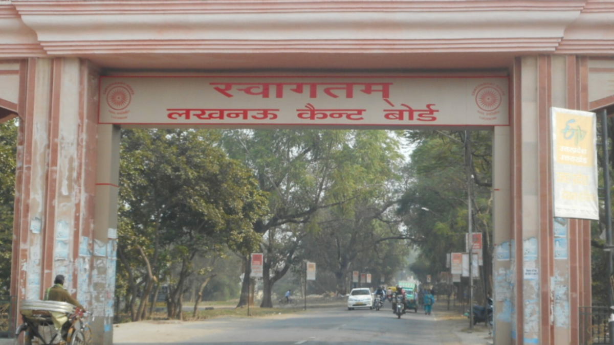 -लखनऊ: नवाबी तहज़ीब, समृद्ध इतिहास और तेज़ी से उभरता आधुनिक शहर
उत्तर प्रदेश के मध्य में बसा लखनऊ, ज