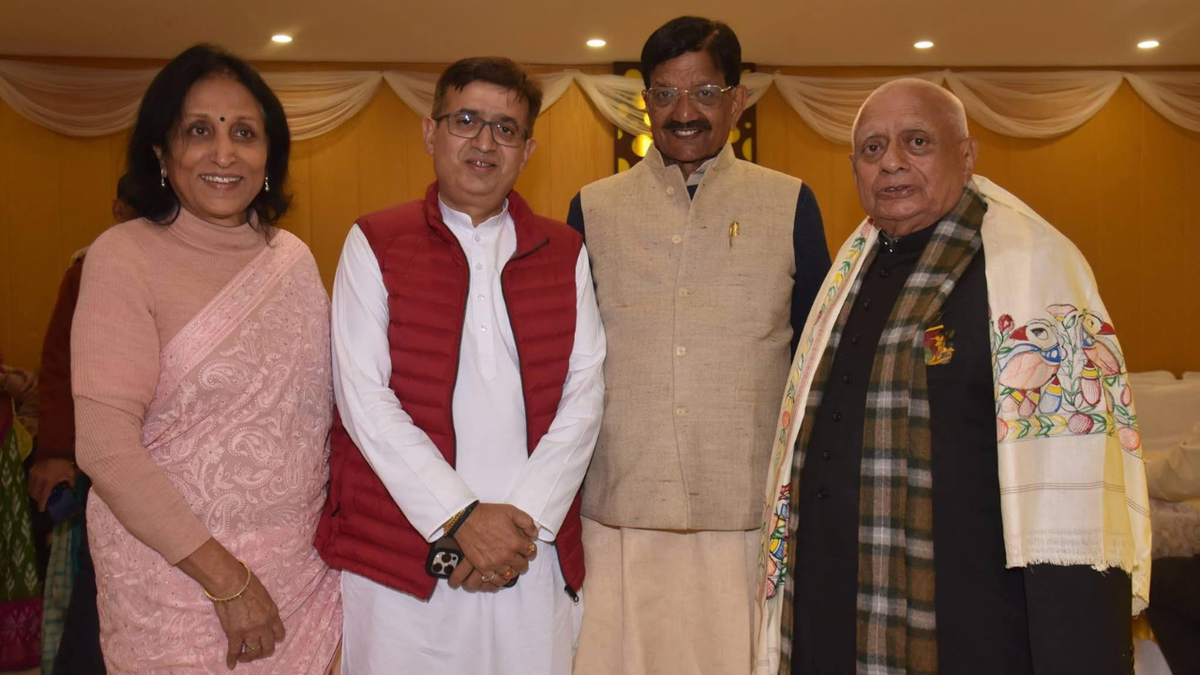 नाम : डॉ. मुरारी मोहन झा
पद : विधायक, केवटी विधानसभा क्षेत्र (बिहार)राजनीतिक क्षेत्र : बिहार विधान स