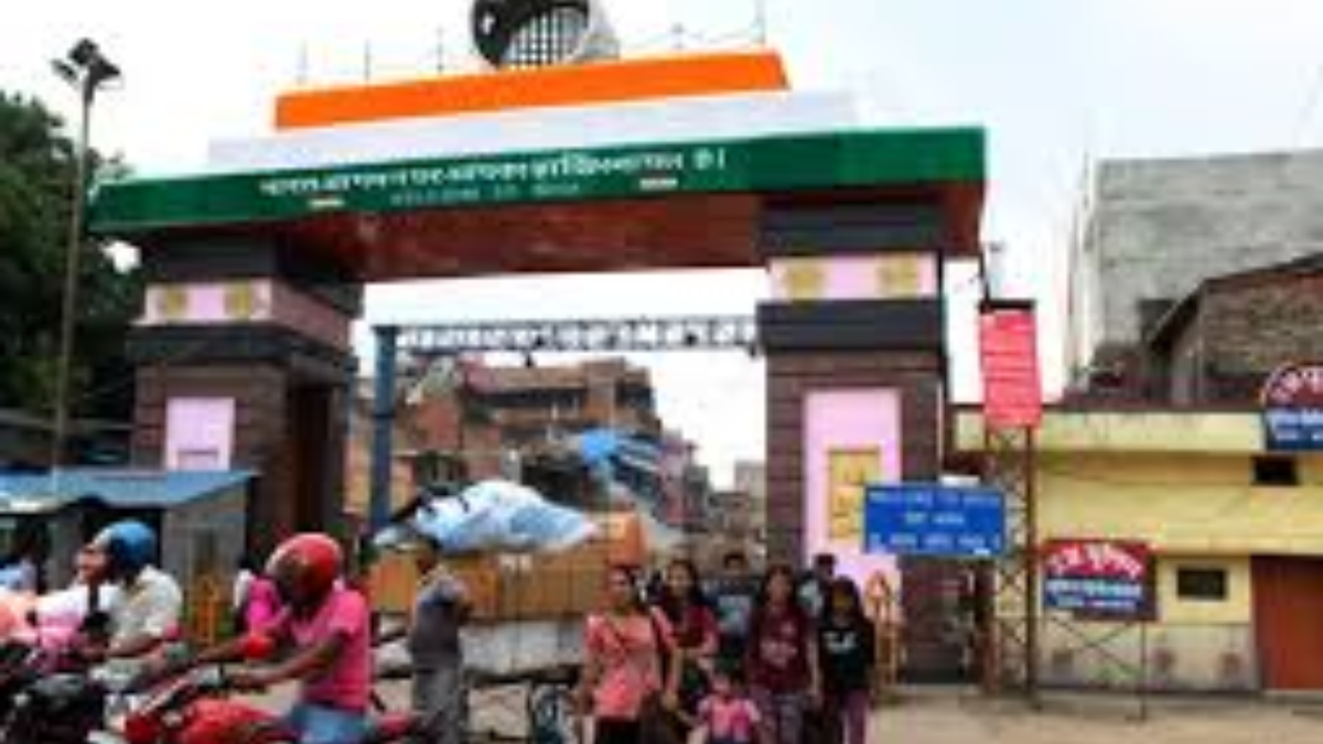 महराजगंज: सरयू की गोद में बसा सीमांत जिला
उत्तर प्रदेश के उत्तर-पूर्वी छोर पर, नेपाल की सीमा से सटा