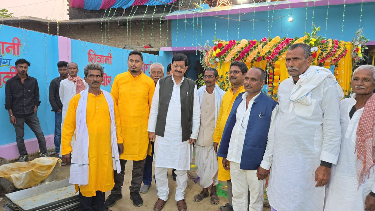 नाम : डॉ. मुरारी मोहन झा
पद : विधायक, केवटी विधानसभा क्षेत्र (बिहार)राजनीतिक क्षेत्र : बिहार विधान स